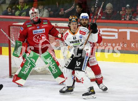 EBEL. Eishockey Bundesliga. EC KAC gegen  Steinbach Black Wings Linz.  Marcel Witting, Sebastian Dahm, (KAC),   Niklas Bretschneider  (Linz). Klagenfurt, am 30.12.2022.
Foto: Kuess
www.qspictures.net
---
pressefotos, pressefotografie, kuess, qs, qspictures, sport, bild, bilder, bilddatenbank