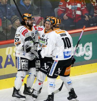 EBEL. Eishockey Bundesliga. EC KAC gegen  Steinbach Black Wings Linz. Torjubel Shawn St-Amant, Niklas Bretschneider, Marc-Andre Dorion  (Linz). Klagenfurt, am 30.12.2022.
Foto: Kuess
www.qspictures.net
---
pressefotos, pressefotografie, kuess, qs, qspictures, sport, bild, bilder, bilddatenbank