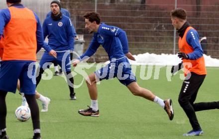 Fussball Bundesliga. Training SK Austria Klagenfurt.   Vesel Demaku, . Klagenfurt, am 4.1.2023.
Foto: Kuess


---
pressefotos, pressefotografie, kuess, qs, qspictures, sport, bild, bilder, bilddatenbank