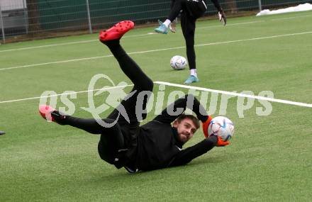 Fussball Bundesliga. Training SK Austria Klagenfurt.   Phillip Menzel . Klagenfurt, am 4.1.2023.
Foto: Kuess


---
pressefotos, pressefotografie, kuess, qs, qspictures, sport, bild, bilder, bilddatenbank