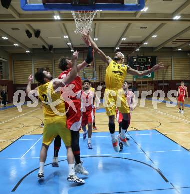 Basketball 2. Liga 2022/2023. Grunddurchgang 12. Runde. Woerthersee Piraten gegen  Upper Austrian Ballers.  Shawn L. Ray, Marin Sliskovic  (Piraten), Justin Sedlak  (Upper Austrian Ballers). Klagenfurt, am 7.1.2023.
Foto: Kuess
www.qspictures.net
---
pressefotos, pressefotografie, kuess, qs, qspictures, sport, bild, bilder, bilddatenbank