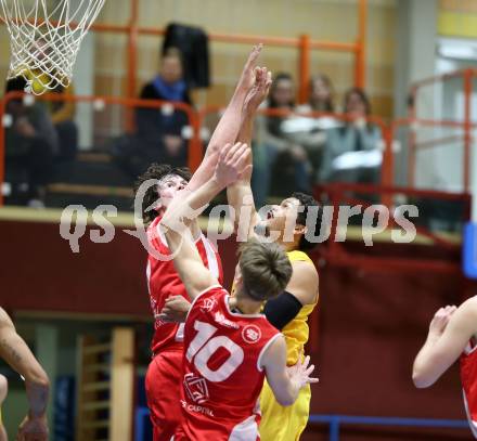 Basketball 2. Liga 2022/2023. Grunddurchgang 12. Runde. Woerthersee Piraten gegen  Upper Austrian Ballers.   Marcus Holyfield (Piraten), Luis Streitberger, Dejan Kovacevic  (Upper Austrian Ballers). Klagenfurt, am 7.1.2023.
Foto: Kuess
www.qspictures.net
---
pressefotos, pressefotografie, kuess, qs, qspictures, sport, bild, bilder, bilddatenbank