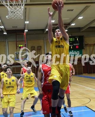 Basketball 2. Liga 2022/2023. Grunddurchgang 12. Runde. Woerthersee Piraten gegen  Upper Austrian Ballers.   Nick Cevizovic (Piraten),  Starlin Inoa Gil (Upper Austrian Ballers). Klagenfurt, am 7.1.2023.
Foto: Kuess
www.qspictures.net
---
pressefotos, pressefotografie, kuess, qs, qspictures, sport, bild, bilder, bilddatenbank