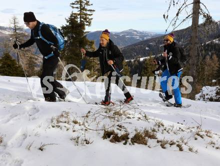 Fussball Bundesliga. Team Building Austria Klagenfurt.  Co-Trainer Martin Lassnig, Christopher Wernitznig, Markus Pink .  Bad Kleinkirchheim, am 11.1.2023.
Foto: Kuess


---
pressefotos, pressefotografie, kuess, qs, qspictures, sport, bild, bilder, bilddatenbank