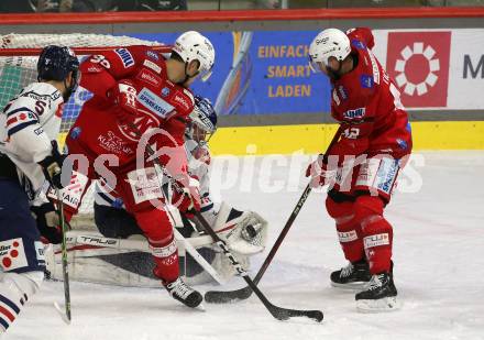 EBEL. Eishockey Bundesliga. EC KAC gegen  Hydro Fehervar AV 19.  Matthew Fraser, Rok Ticar, (KAC),   Olivier Roy   (Fehervar). Klagenfurt, am 17.1.2023.
Foto: Kuess
www.qspictures.net
---
pressefotos, pressefotografie, kuess, qs, qspictures, sport, bild, bilder, bilddatenbank