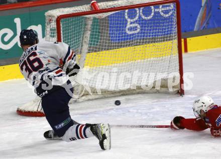 EBEL. Eishockey Bundesliga. EC KAC gegen  Hydro Fehervar AV 19.  Jesper Jensen Aabo,   (KAC),  Csanad Erdely  (Fehervar). Klagenfurt, am 17.1.2023.
Foto: Kuess
www.qspictures.net
---
pressefotos, pressefotografie, kuess, qs, qspictures, sport, bild, bilder, bilddatenbank