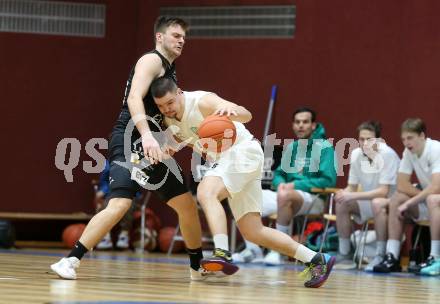 Basketball 2. Liga 2022/2023. Grunddurchgang 13. Runde.  KOS Celovec gegen  Guessing Blackbirds.  Grega Sajevic  (KOS), Jakob Ernst   (Guessing). Klagenfurt, am 21.1.2023.
Foto: Kuess
www.qspictures.net
---
pressefotos, pressefotografie, kuess, qs, qspictures, sport, bild, bilder, bilddatenbank