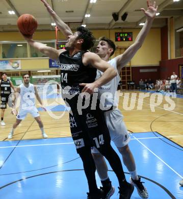 Basketball 2. Liga 2022/2023. Grunddurchgang 13. Runde.  KOS Celovec gegen  Guessing Blackbirds.   Andrej Blazevic (KOS),  Christoph Astl  (Guessing). Klagenfurt, am 21.1.2023.
Foto: Kuess
www.qspictures.net
---
pressefotos, pressefotografie, kuess, qs, qspictures, sport, bild, bilder, bilddatenbank