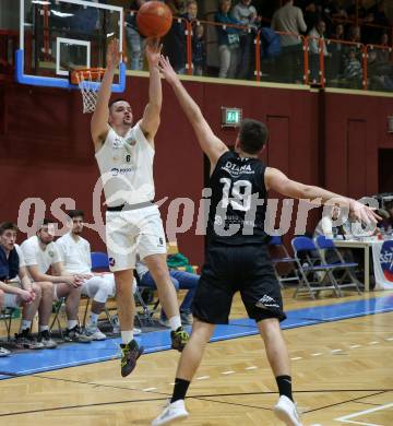 Basketball 2. Liga 2022/2023. Grunddurchgang 13. Runde.  KOS Celovec gegen  Guessing Blackbirds. Grega Sajevic  (KOS),   Jakob Ernst  (Guessing). Klagenfurt, am 21.1.2023.
Foto: Kuess
www.qspictures.net
---
pressefotos, pressefotografie, kuess, qs, qspictures, sport, bild, bilder, bilddatenbank