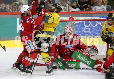 EBEL. Eishockey Bundesliga. EC KAC gegen  spusu Vienna Capitals.   Steven Strong, SEbastian Dahm,   (KAC),  Jeremy Gregoire  (Vienna Capitals). Klagenfurt, am 27.1.2023.
Foto: Kuess
www.qspictures.net
---
pressefotos, pressefotografie, kuess, qs, qspictures, sport, bild, bilder, bilddatenbank