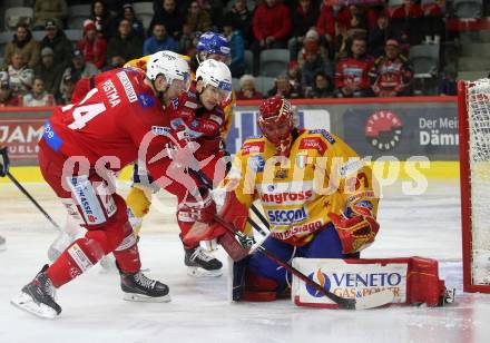 EBEL. Eishockey Bundesliga. EC KAC gegen Asiago Hockey.   Paul Postma, Matthew Fraser,   (KAC),  Justin Fazio  (Asiago). Klagenfurt, am 5.2.2023.
Foto: Kuess
www.qspictures.net
---
pressefotos, pressefotografie, kuess, qs, qspictures, sport, bild, bilder, bilddatenbank