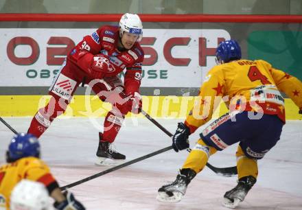 EBEL. Eishockey Bundesliga. EC KAC gegen Asiago Hockey.   Matthew Fraser, (KAC),    Gregorio Gios  (Asiago). Klagenfurt, am 5.2.2023.
Foto: Kuess
www.qspictures.net
---
pressefotos, pressefotografie, kuess, qs, qspictures, sport, bild, bilder, bilddatenbank