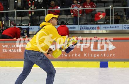 EBEL. Eishockey Bundesliga. EC KAC gegen HCB Suedtirol Alperia.  Admiral T-Shirt-Booster-Show. Klagenfurt, am 17.2.2023.
Foto: Kuess
www.qspictures.net
---
pressefotos, pressefotografie, kuess, qs, qspictures, sport, bild, bilder, bilddatenbank