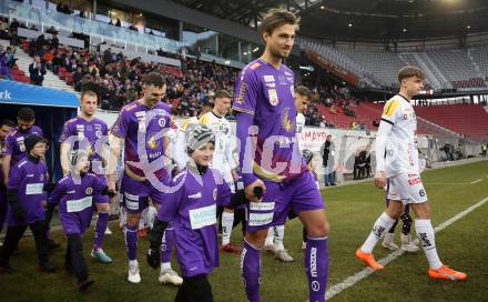 Fussball Bundesliga. SK Austria Klagenfurt gegen RZ Pellets WAC.  Thorsten Mahrer, Andrew Irving (Klagenfurt). Klagenfurt, am 18.2.2023.
Foto: Kuess
---
pressefotos, pressefotografie, kuess, qs, qspictures, sport, bild, bilder, bilddatenbank