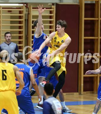 Basketball 2. Liga 2022/2023. Grunddurchgang 17. Runde. Woerthersee Piraten gegen BBU Salzburg.  Nick Cevizovic  (Piraten), Robert Becker  (Salzburg). Klagenfurt, am 19.2.2023.
Foto: Kuess
www.qspictures.net
---
pressefotos, pressefotografie, kuess, qs, qspictures, sport, bild, bilder, bilddatenbank