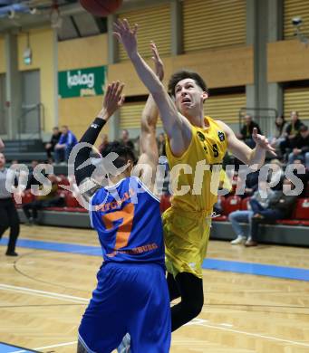 Basketball 2. Liga 2022/2023. Grunddurchgang 17. Runde. Woerthersee Piraten gegen BBU Salzburg. Felix Leindecker   (Piraten),  Adrian Mitchell (Salzburg). Klagenfurt, am 19.2.2023.
Foto: Kuess
www.qspictures.net
---
pressefotos, pressefotografie, kuess, qs, qspictures, sport, bild, bilder, bilddatenbank
