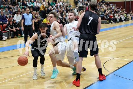 Basketball 2. Liga 2022/2023. Grunddurchgang 18. Runde.  KOS Celovec gegen Woerthersee Piraten. Niklas Michel,  Tim Huber (KOS),  Felix Leindecker,  Nick Cevizovic (Piraten). Klagenfurt, am 25.2.2023.
Foto: Kuess
www.qspictures.net
---
pressefotos, pressefotografie, kuess, qs, qspictures, sport, bild, bilder, bilddatenbank