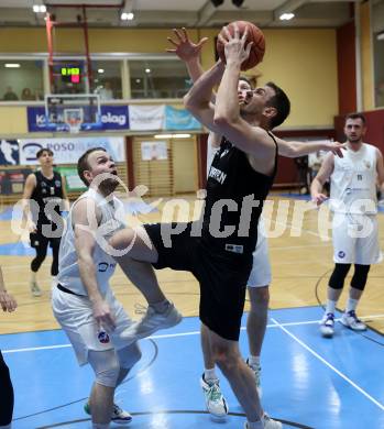 Basketball 2. Liga 2022/2023. Grunddurchgang 18. Runde.  KOS Celovec gegen Woerthersee Piraten.  Tim Huber (KOS), Maximilian Kunovjanek  (Piraten). Klagenfurt, am 25.2.2023.
Foto: Kuess
www.qspictures.net
---
pressefotos, pressefotografie, kuess, qs, qspictures, sport, bild, bilder, bilddatenbank