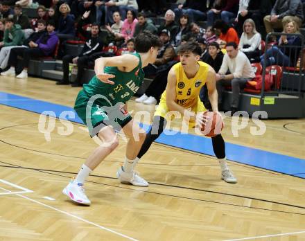 Basketball 2. Liga 2022/2023. Grunddurchgang 19. Runde. Woerthersee Piraten gegen Dornbirn Lions.   Felix Leindecker (Piraten),  Filip Brajkovic (Dornbirn). Klagenfurt, am 3.4.2023.
Foto: Kuess
www.qspictures.net
---
pressefotos, pressefotografie, kuess, qs, qspictures, sport, bild, bilder, bilddatenbank