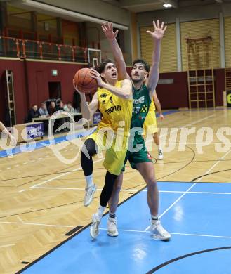 Basketball 2. Liga 2022/2023. Grunddurchgang 19. Runde. Woerthersee Piraten gegen Dornbirn Lions.   Felix Leindecker (Piraten),  Jaksa Sola (Dornbirn). Klagenfurt, am 3.4.2023.
Foto: Kuess
www.qspictures.net
---
pressefotos, pressefotografie, kuess, qs, qspictures, sport, bild, bilder, bilddatenbank