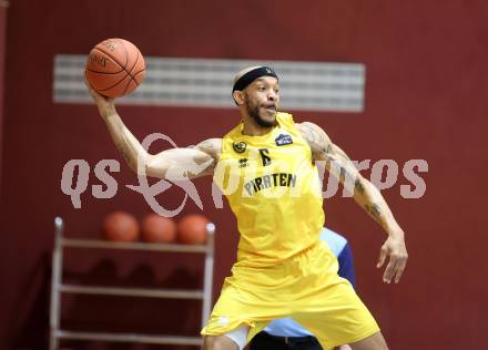 Basketball 2. Liga 2022/2023. Grunddurchgang 19. Runde. Woerthersee Piraten gegen Dornbirn Lions.  Shawn L. Ray  (Piraten),. Klagenfurt, am 3.4.2023.
Foto: Kuess
www.qspictures.net
---
pressefotos, pressefotografie, kuess, qs, qspictures, sport, bild, bilder, bilddatenbank