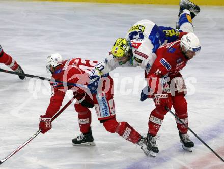 EBEL. Eishockey Bundesliga. KAC gegen VSV.   Rok Ticar, Lukas Haudum,   (KAC),  Chris Collins  (VSV). Klagenfurt, am 10.3.2023.
Foto: Kuess
www.qspictures.net
---
pressefotos, pressefotografie, kuess, qs, qspictures, sport, bild, bilder, bilddatenbank