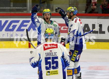 EBEL. Eishockey Bundesliga. KAC gegen VSV.  Torjubel John Hughes, Andrew Desjardins, Robert Sabolic  (VSV). Klagenfurt, am 10.3.2023.
Foto: Kuess
www.qspictures.net
---
pressefotos, pressefotografie, kuess, qs, qspictures, sport, bild, bilder, bilddatenbank