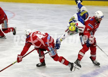 EBEL. Eishockey Bundesliga. KAC gegen VSV.   Rok Ticar, Lukas Haudum,   (KAC),  Chris Collins  (VSV). Klagenfurt, am 10.3.2023.
Foto: Kuess
www.qspictures.net
---
pressefotos, pressefotografie, kuess, qs, qspictures, sport, bild, bilder, bilddatenbank