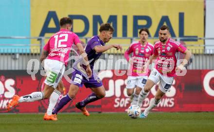 Fussball Bundesliga. SK Austria Klagenfurt gegen TSV Hartberg.  Christopher Wernitznig,  (Klagenfurt),   Michael Steinwender, Juergen Heil (Hartberg).  Klagenfurt, am 12.3.2023.
Foto: Kuess
---
pressefotos, pressefotografie, kuess, qs, qspictures, sport, bild, bilder, bilddatenbank