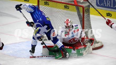 EBEL. Eishockey Bundesliga. EC VSV gegen KAC.  Anthony Luciani,   (VSV),   Sebastian Dahm (KAC). Villach, am 17.3.2023.
Foto: Kuess
www.qspictures.net
---
pressefotos, pressefotografie, kuess, qs, qspictures, sport, bild, bilder, bilddatenbank