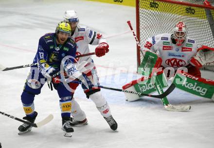 EBEL. Eishockey Bundesliga. EC VSV gegen KAC.   Chris Collins, (VSV),   David Maier, Sebastian Dahm  (KAC). Villach, am 17.3.2023.
Foto: Kuess
www.qspictures.net
---
pressefotos, pressefotografie, kuess, qs, qspictures, sport, bild, bilder, bilddatenbank