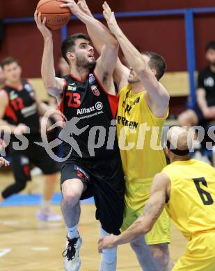 Basketball 2. Liga 2022/2023. Playoff.  2. Runde. Woerthersee Piraten gegen Mistelbach Mustangs.  Maximilian Kunovjanek  (Piraten),  Viktor Vasat (Mistelbach). Klagenfurt, am 18.3.2023.
Foto: Kuess
www.qspictures.net
---
pressefotos, pressefotografie, kuess, qs, qspictures, sport, bild, bilder, bilddatenbank