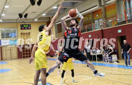 Basketball 2. Liga 2022/2023. Playoff.  2. Runde. Woerthersee Piraten gegen Mistelbach Mustangs.  Marcus Holyfield  (Piraten),  Zdenek Nehyba (Mistelbach). Klagenfurt, am 18.3.2023.
Foto: Kuess
www.qspictures.net
---
pressefotos, pressefotografie, kuess, qs, qspictures, sport, bild, bilder, bilddatenbank