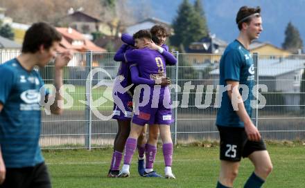 Fussball. Kaerntner Liga. Kraig gegen Austria Klagenfurt Amateure.  Torjubel Josip Pejic, Mersei Dieu Nsandi, Ishak Osmanovic (Klagenfurt). Treibach, 25.3.2023
Foto: Kuess


---
pressefotos, pressefotografie, kuess, qs, qspictures, sport, bild, bilder, bilddatenbank