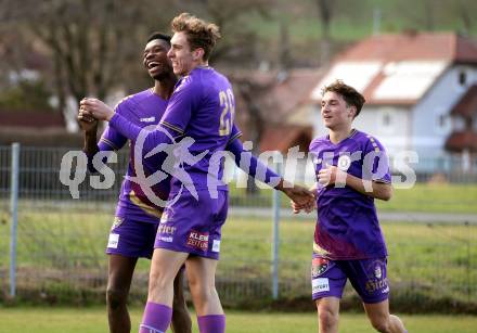 Fussball. Kaerntner Liga. Kraig gegen Austria Klagenfurt Amateure. Torjubel Mersei Dieu Nsandi, Tristan Elias Schoppitsch,, Erik Kovac (Klagenfurt). Treibach, 25.3.2023
Foto: Kuess


---
pressefotos, pressefotografie, kuess, qs, qspictures, sport, bild, bilder, bilddatenbank