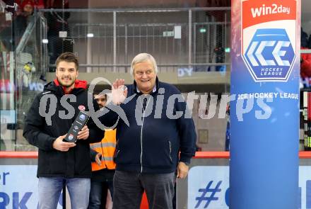 EBEL. Eishockey Bundesliga. EC KAC gegen Salzburg.  Ehrung Young Star der Saison. Fabian Hochegger, Karl Safron   (KAC).  Klagenfurt, am 31.3.2023.
Foto: Kuess
www.qspictures.net
---
pressefotos, pressefotografie, kuess, qs, qspictures, sport, bild, bilder, bilddatenbank