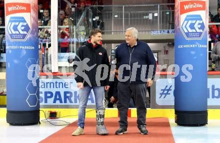 EBEL. Eishockey Bundesliga. EC KAC gegen Salzburg.  Ehrung Young Star der Saison. Fabian Hochegger, Karl Safron   (KAC).  Klagenfurt, am 31.3.2023.
Foto: Kuess
www.qspictures.net
---
pressefotos, pressefotografie, kuess, qs, qspictures, sport, bild, bilder, bilddatenbank