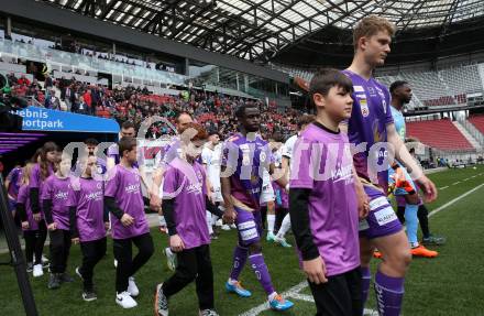 Fussball Bundesliga. SK Austria Klagenfurt gegen Sturm Graz.  Nicolas Binder, Solomon Owusu Bonnah (Klagenfurt).  Klagenfurt, am 16.4.2023.
Foto: Kuess
---
pressefotos, pressefotografie, kuess, qs, qspictures, sport, bild, bilder, bilddatenbank