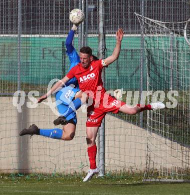Fussball. Kaerntner Liga. Bleiburg gegen ATSV Wolfsberg.   Thomas Poek (Bleiburg),    Patrick Pfennich (Wolfsberg). Bleiburg 22.4.2023.
Foto: Kuess


---
pressefotos, pressefotografie, kuess, qs, qspictures, sport, bild, bilder, bilddatenbank