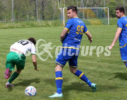 Fussball. 1. Klasse D. DSG Ferlach gegen Tainach.   Rok Elsner (Ferlach),  Stefan Opietnik  (Tainach). Ferlach 29.4.2023.
Foto: Kuess


---
pressefotos, pressefotografie, kuess, qs, qspictures, sport, bild, bilder, bilddatenbank