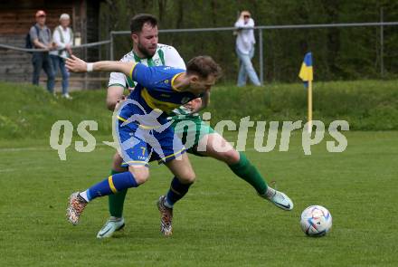Fussball. 1. Klasse D. DSG Ferlach gegen Tainach. Michael Krainer  (Ferlach),  Luka Ilicic  (Tainach). Ferlach 29.4.2023.
Foto: Kuess


---
pressefotos, pressefotografie, kuess, qs, qspictures, sport, bild, bilder, bilddatenbank