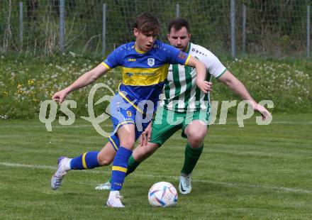 Fussball. 1. Klasse D. DSG Ferlach gegen Tainach.  Julian Sparouz  (Ferlach),   Luka Ilicic (Tainach). Ferlach 29.4.2023.
Foto: Kuess


---
pressefotos, pressefotografie, kuess, qs, qspictures, sport, bild, bilder, bilddatenbank
