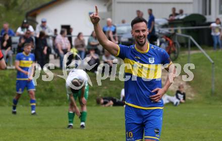 Fussball. 1. Klasse D. DSG Ferlach gegen Tainach.  Torjubel  Admir Hadzisulejmanovic (Ferlach). Ferlach 29.4.2023.
Foto: Kuess


---
pressefotos, pressefotografie, kuess, qs, qspictures, sport, bild, bilder, bilddatenbank