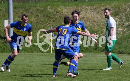 Fussball. 1. Klasse D. DSG Ferlach gegen Tainach. Torjubel Thomas Schmautz, Maximilian Nikolaus Melbinger, Marco Goessmann   (Ferlach). Ferlach 29.4.2023.
Foto: Kuess


---
pressefotos, pressefotografie, kuess, qs, qspictures, sport, bild, bilder, bilddatenbank