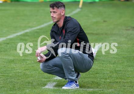 Fussball. Kaerntner Liga. Ferlach gegen Gmuend.  Trainer Mario Verdel  (Ferlach). Ferlach 29.4.2023.
Foto: Kuess


---
pressefotos, pressefotografie, kuess, qs, qspictures, sport, bild, bilder, bilddatenbank