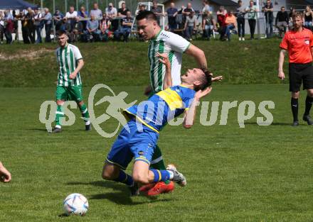 Fussball. 1. Klasse D. DSG Ferlach gegen Tainach.   Maximilian Nikolaus Melbinger (Ferlach),   Adnan Huremovic (Tainach). Ferlach 29.4.2023.
Foto: Kuess


---
pressefotos, pressefotografie, kuess, qs, qspictures, sport, bild, bilder, bilddatenbank