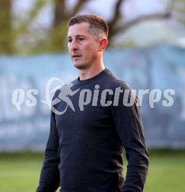 Fussball Rgionalliga. Treibach gegen Allerheiligen.  Trainer Karl Schweighofer  (Treibach). Treibach 5.5.2023.
Foto: Kuess


---
pressefotos, pressefotografie, kuess, qs, qspictures, sport, bild, bilder, bilddatenbank