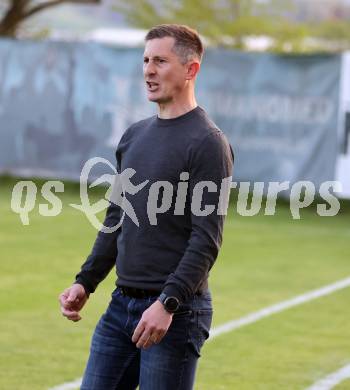 Fussball Rgionalliga. Treibach gegen Allerheiligen.  Trainer Karl Schweighofer (Treibach). Treibach 5.5.2023.
Foto: Kuess


---
pressefotos, pressefotografie, kuess, qs, qspictures, sport, bild, bilder, bilddatenbank