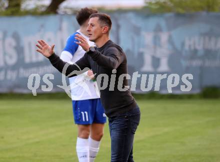 Fussball Rgionalliga. Treibach gegen Allerheiligen.  Trainer Karl Schweighofer  (Treibach). Treibach 5.5.2023.
Foto: Kuess


---
pressefotos, pressefotografie, kuess, qs, qspictures, sport, bild, bilder, bilddatenbank