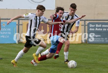 Fussball Kaerntner Liga. Bleiburg gegen Maria Saal.  Marcel Moertl,  Teo Mrkonjic (Bleiburg),  Marco Paul Pirker  (Maria Saal). Bleiburg 6.5.2023.
Foto: Kuess


---
pressefotos, pressefotografie, kuess, qs, qspictures, sport, bild, bilder, bilddatenbank